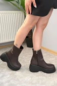 Kadın Celsi Kahverengi Deri Yandan Fermuarlı 9 cm Yüksek Dolgu Topuklu Mevsimlik Kadın Kısa Bot Bootie - 4