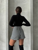 İki düğmeli kaz ayağı desen ch kumaş şort etek siyahbeyaz h26414 thumbnail 11