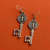 Tarihi Anahtar Şekilli Kadın Küpe Çift Adet Gümüş Kaplama El Yapımı Küpe thumbnail 1