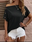 MDB Kadın Tek Omuzu Açık Düğme Detaylı Salaş Viskon Bluz thumbnail 4