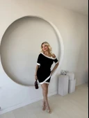 MDB Kadın Kısa Kollu Asimetrik Kesim Yaka şerit Ve Aksesuar Detaylı odal Elbise thumbnail 4