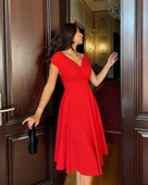 MDB Kadın Kısa Kollu Kruvaze Yaka Eteği Volanlı Krep Elbise thumbnail 2