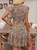 MDB Kadın Kısa Fırfır Kollu V Yakalı Belden Kuşaklı Desenli Süprem Elbise thumbnail 4