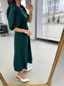 MDB Kadın Kısa Kollu Bisiklet Yaka Fiyonk Broşlu Midi Janjan Krep Elbise thumbnail 3