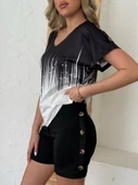 MDB Kadın V Yaka Kısa Kol Kenarları Minik Yırtmaç Detaylı Dalgıç Bluz + Düğme Detaylı Dalgıç şort thumbnail 3