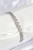 Pirinç Zirkon Taşlı Sıralı Ok Model Gümüş Renk Kadın Bileklik - TJ-BB7560 thumbnail 1