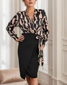 MDB Kadın Uzun Kollu Kruvaze Yaka Dijital Baskılı Fiyonk Detay Atlas Kumaş Elbise thumbnail 4