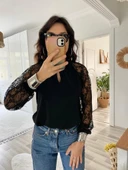 MDB Kadın Uzun Kollu Göğüs Pencere Detay Yaka Boğazlı Kolları Tüllü Sandy Bluz thumbnail 4