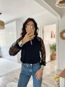 MDB Kadın Uzun Kollu Göğüs Pencere Detay Yaka Boğazlı Kolları Tüllü Sandy Bluz thumbnail 5