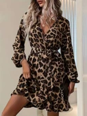 MDB Kadın Uzun Kollu Kruvaze Yaka Belden Kuşaklı çapraz Kesim Detaylı Leopar Modal Mini Elbise thumbnail 4