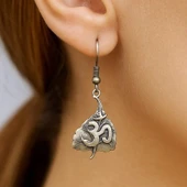 Ohm Yoga Şekilli Kadın Küpe Çift Adet Gümüş Kaplama El Yapımı Küpe thumbnail 1