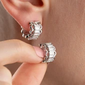 925 Ayar Gümüş Baget Taşlı Minimal Halka Küpe thumbnail 1