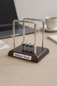 İsim Yazılı Kişiye Özel Newton Sarkaçı Metal Denge Topu Masaüstü Ofis Şık Dekoratif Hediye Küçük Boy thumbnail 3