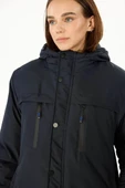 İçi Astarlı Su ve Rüzgar Geçirmez Cepli Kapüşonlu Kadın Mont thumbnail 5
