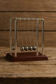 İsim Yazılı Kişiye Özel Newton Sarkaçı Metal Denge Topu Masaüstü Ofis Şık Dekoratif Hediye Büyük Boy thumbnail 2