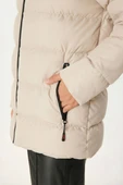 İçi Astarlı Su ve Rüzgar Geçirmez Cepli Kapüşonlu Kadın Mont thumbnail 6
