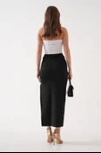 Uzun yırtmaçlı ince kumaş etek siyah thumbnail 5