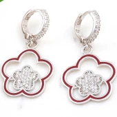 Gümüş Sallantılı Çiçek Desenli Kadın Küpe thumbnail 1