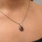 Gümüş Kırmızı Taşlı Çiçek Model Kadın Kolye thumbnail 3