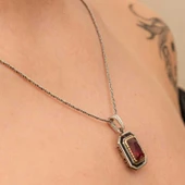 Gümüş Kırmızı Taşlı Dikdörtgen Kadın Kolye thumbnail 3