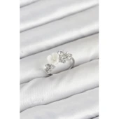 Pirinç Gümüş Renk Çiçek Model Zirkon Taşlı Kadın Yüzük - 1