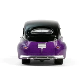 Greenlight 1/64 California Lowriders Series 6- 1946 Fordor Super Deluxe thumbnail 3