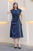 Toka ve Drape Detaylı Soft Saten Midi Elbise 6042-Lacivert - 3