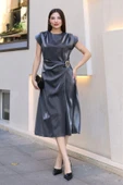 Toka ve Drape Detaylı Soft Saten Midi Elbise 6042-Antrasit - 1