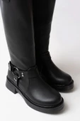 02-312 Siyah Toka Aksesuarlı Fermuarlı Günlük Kadın Çizme thumbnail 5