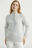 Dik Yaka Düğme Detaylı Yünlü Triko Kazak - Açık Gri thumbnail 4