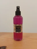 ROSELLA SEVDA ÇİÇEĞİ KREM PARFÜMLÜ SPREY KOLONYA 200 ML thumbnail 1