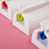 2 Adet Diş Macunu Tüp Krem Sıkma Aparatı Çevirmeli thumbnail 3