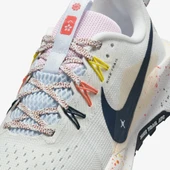 Nike Pegasus Trail 5 Kadın Beyaz Koşu Ayakkabısı (DAR KALIP) - 4