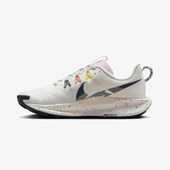 Nike Pegasus Trail 5 Kadın Beyaz Koşu Ayakkabısı (DAR KALIP) - 2