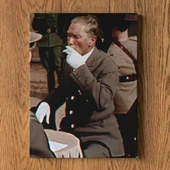 Atatürk Tablosu - İkonik Sigaralı Fotoğraf - 1