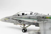 QD046 1/72 Ölçek, F-18D Hornet Sergilemeye Hazır Plastik Uçak Maketi thumbnail 6