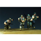 Trumpeter 00419 1/35 Ölçek, PMC Saldırı Timi Irak'ta (2005) Figürleri Plastik Model Kiti thumbnail 3