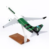 THY053 1/100 Ölçek, THY Kocaeli Spor Logolu B737-800 Yolcu Uçağı, Sergilemeye Hazır Ahşap Standlı Model thumbnail 3