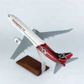 THY017 1/100 Ölçek, THY Gaziantep Spor Logolu B737-800 Yolcu Uçağı, Sergilemeye Hazır Ahşap Standlı Model thumbnail 3