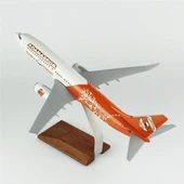 THY014 1/100 Ölçek, THY Adana Spor Logolu B737-800 Yolcu Uçağı, Sergilemeye Hazır Ahşap Standlı Model thumbnail 3