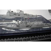 Dragon 7068 1/700 Ölçek, U.S.S. Ingraham FFG-61, Klasik Tahrikli Füze Firkateyni Plastik Model Kiti thumbnail 2