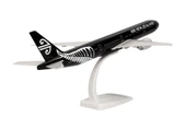 Herpa 612777 1/200 Ölçek, 777-300ER AirNewZeal AllBlacks, Sergilemeye Hazır Model Yolcu Uçağı thumbnail 2