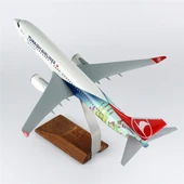 THY018 1/100 Ölçek, THY Barcelona B737-800 Yolcu Uçağı, Sergilemeye Hazır Ahşap Standlı Model thumbnail 3