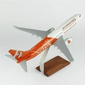 THY014 1/100 Ölçek, THY Adana Spor Logolu B737-800 Yolcu Uçağı, Sergilemeye Hazır Ahşap Standlı Model thumbnail 4