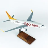 THY043 1/100 Ölçek, Pegasus B737-800 Yolcu Uçağı, Sergilemeye Hazır Ahşap Standlı Model thumbnail 1