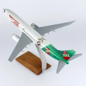 THY038 1/100 Ölçek, THY Karşıyaka Spor Logolu B737-800 Yolcu Uçağı, Sergilemeye Hazır Ahşap Standlı Model thumbnail 3