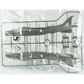 Kinetic K48041 1/48 Ölçek, Sea Harrier FA2 Savaş Uçağı, Plastik Model kiti thumbnail 4