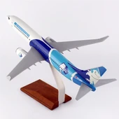 THY050 1/100 Ölçek, THY Erzurum Spor Logolu B737-800 Yolcu Uçağı, Sergilemeye Hazır Ahşap Standlı Model thumbnail 3