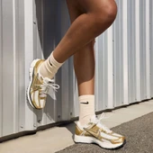 NİKE Zoom Vomero 5 'Metallic Gold' Kadın Sneaker Ayakkabı (DAR KALIP) - 2
