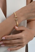 925 ayar gümüş altın yaldızlı zirkon taşlı T model bilezik SGTL13045GOLD thumbnail 1